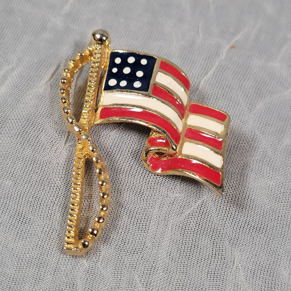 USA American Flag Pin Red White Blue Enamel Brooch Patriotic Gold Tone Jewelry
